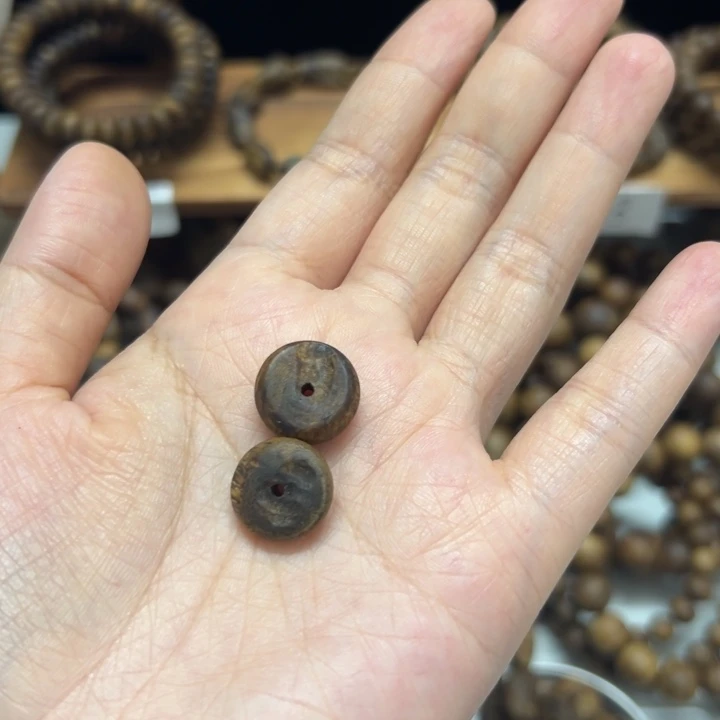 谷***条沉香枕沉香两颗厚肉壳子 1.3