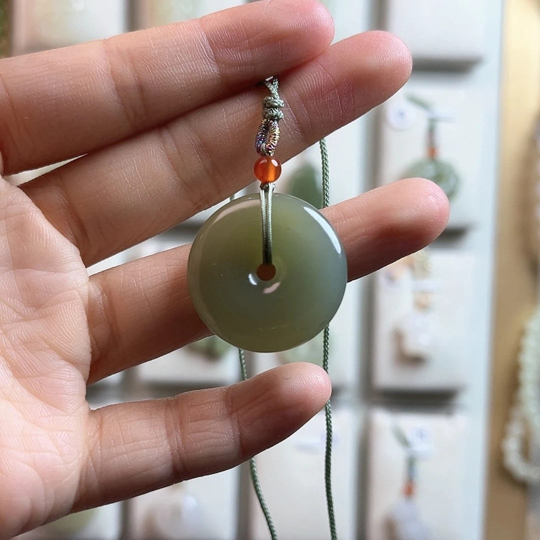 和田玉（糖玉）未镶嵌颈饰?