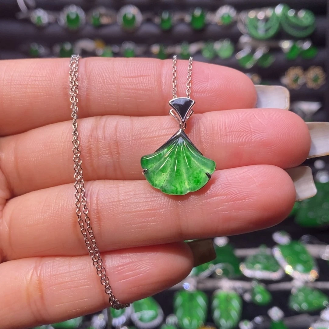 翡翠颈饰银S925镶嵌杏叶吊坠