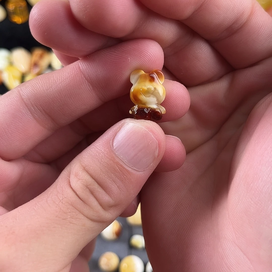 蜜蜡未镶嵌珠宝奇石