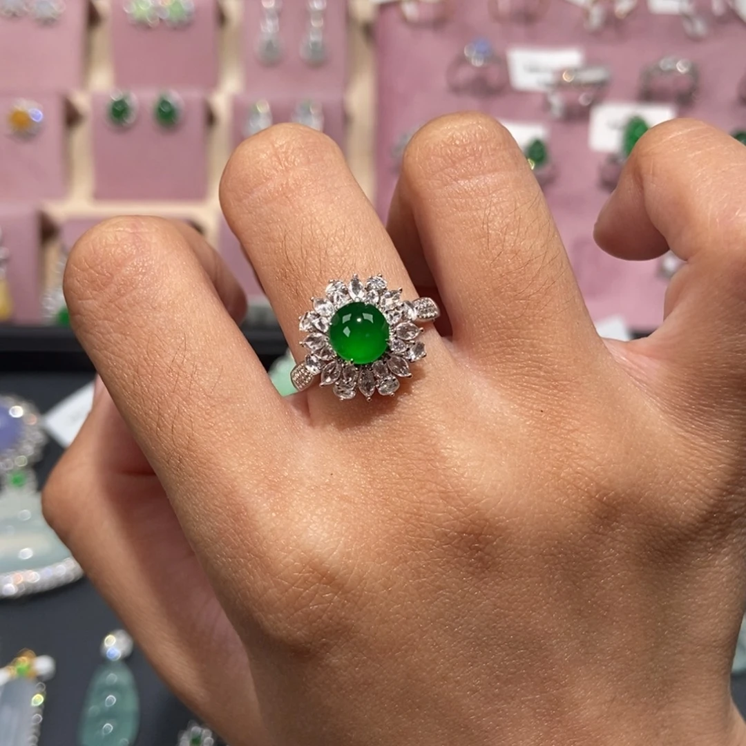 翡翠18K金镶嵌戒指纯天然缅甸翡翠A货戒指