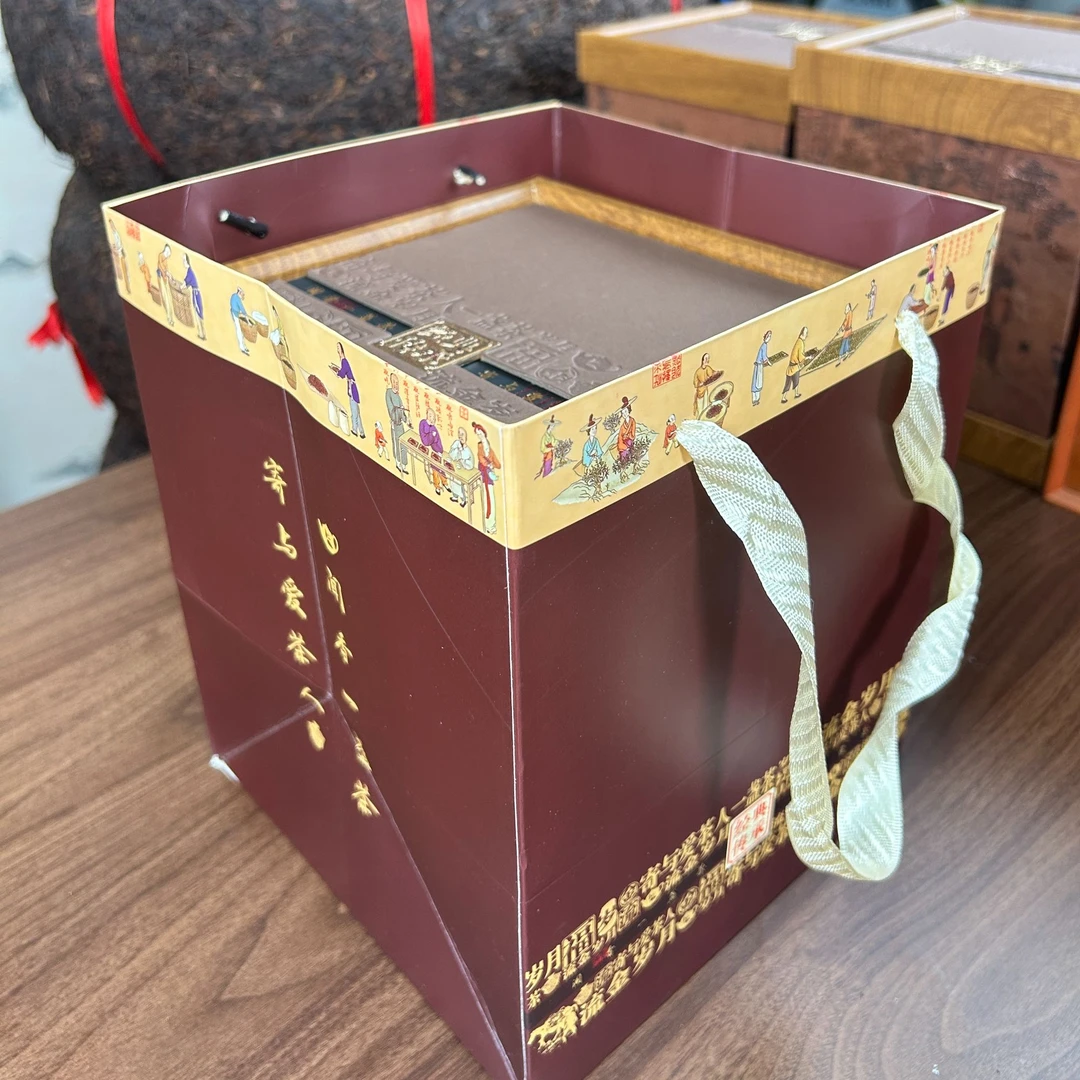 冰岛普洱茶云南大叶种晒青古树礼盒