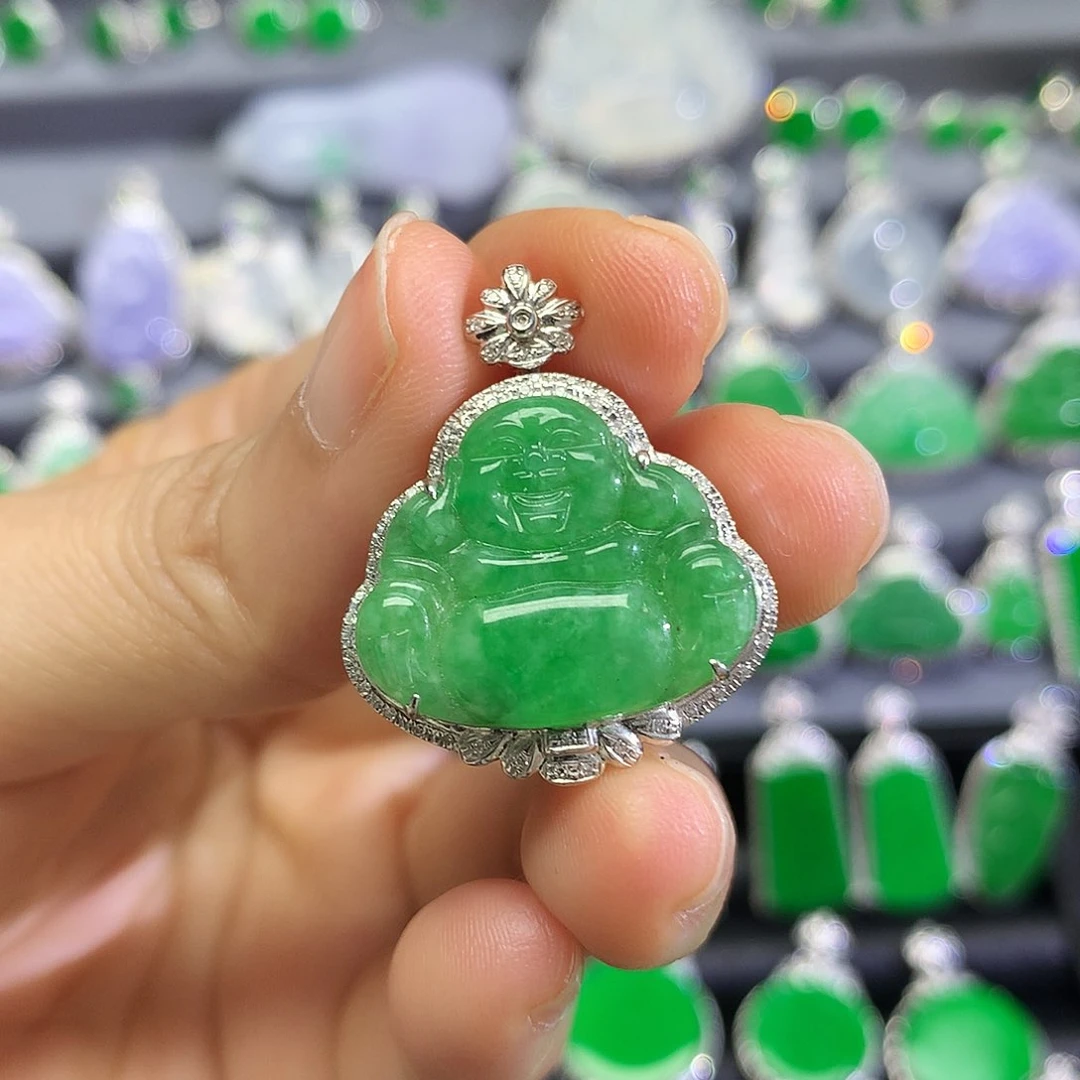 翡翠18K金镶嵌颈饰吊坠