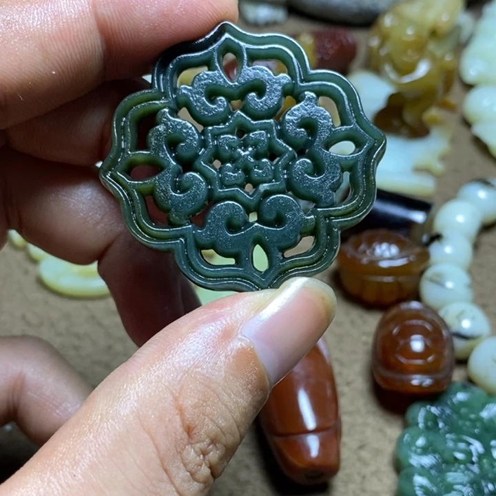 和田玉未镶嵌颈饰