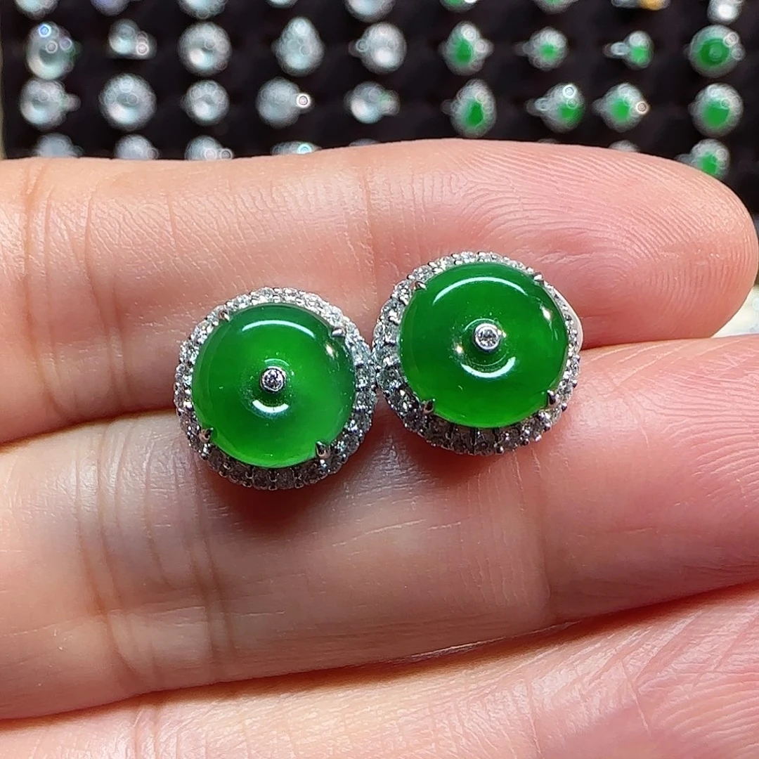 翡翠18K金镶嵌颈饰平安扣