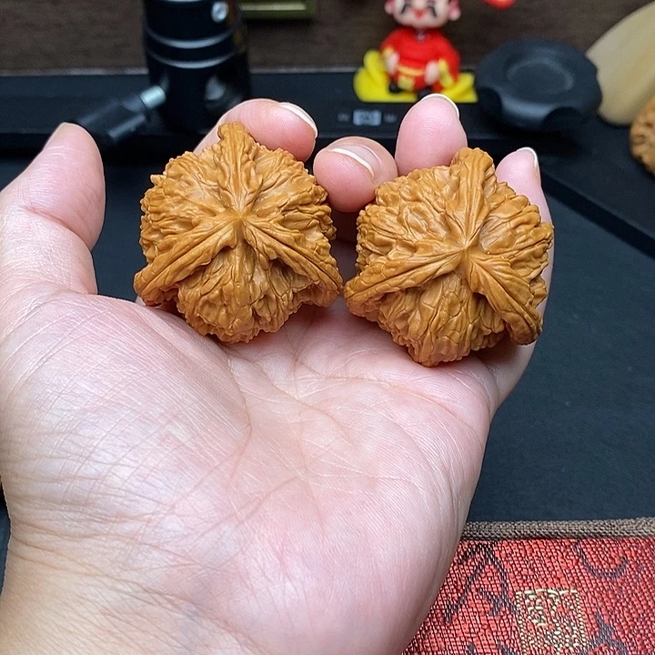 *****文玩核桃把件白奔