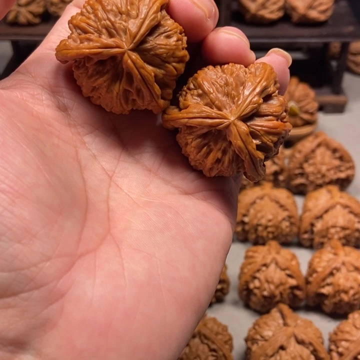 铁***憨把件文玩核桃40镶嵌