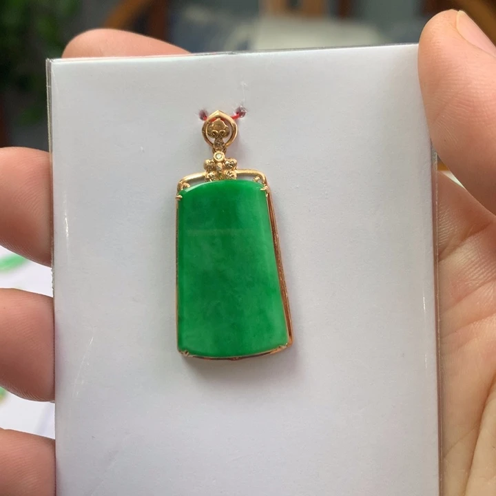 翡翠颈饰18K金镶嵌翡翠吊坠