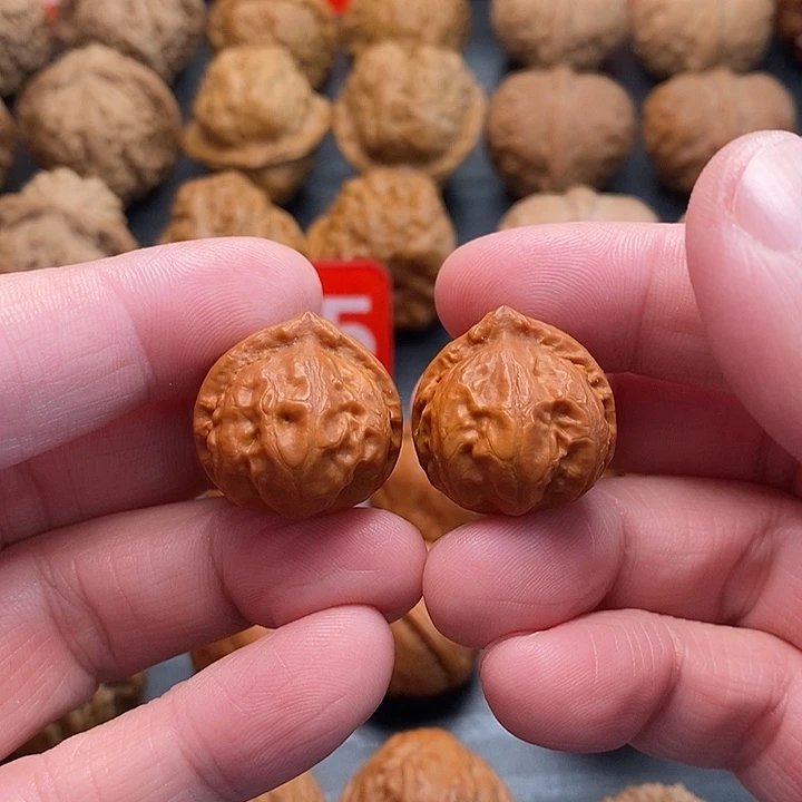 把件文玩核桃女士精品 桃心形小手捻 就一对 精品 手工开荒