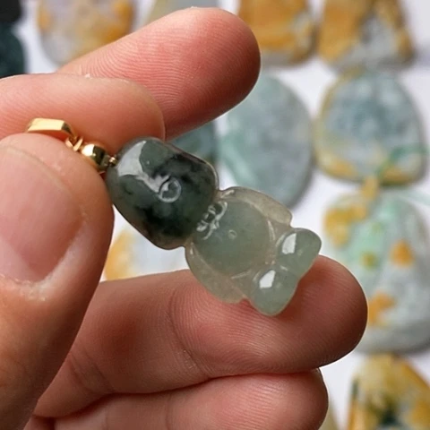翡翠颈饰未镶嵌翡翠