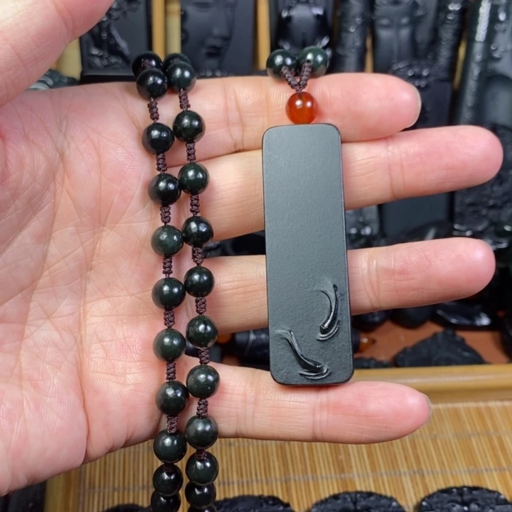 颈饰未镶嵌和田玉（青玉）