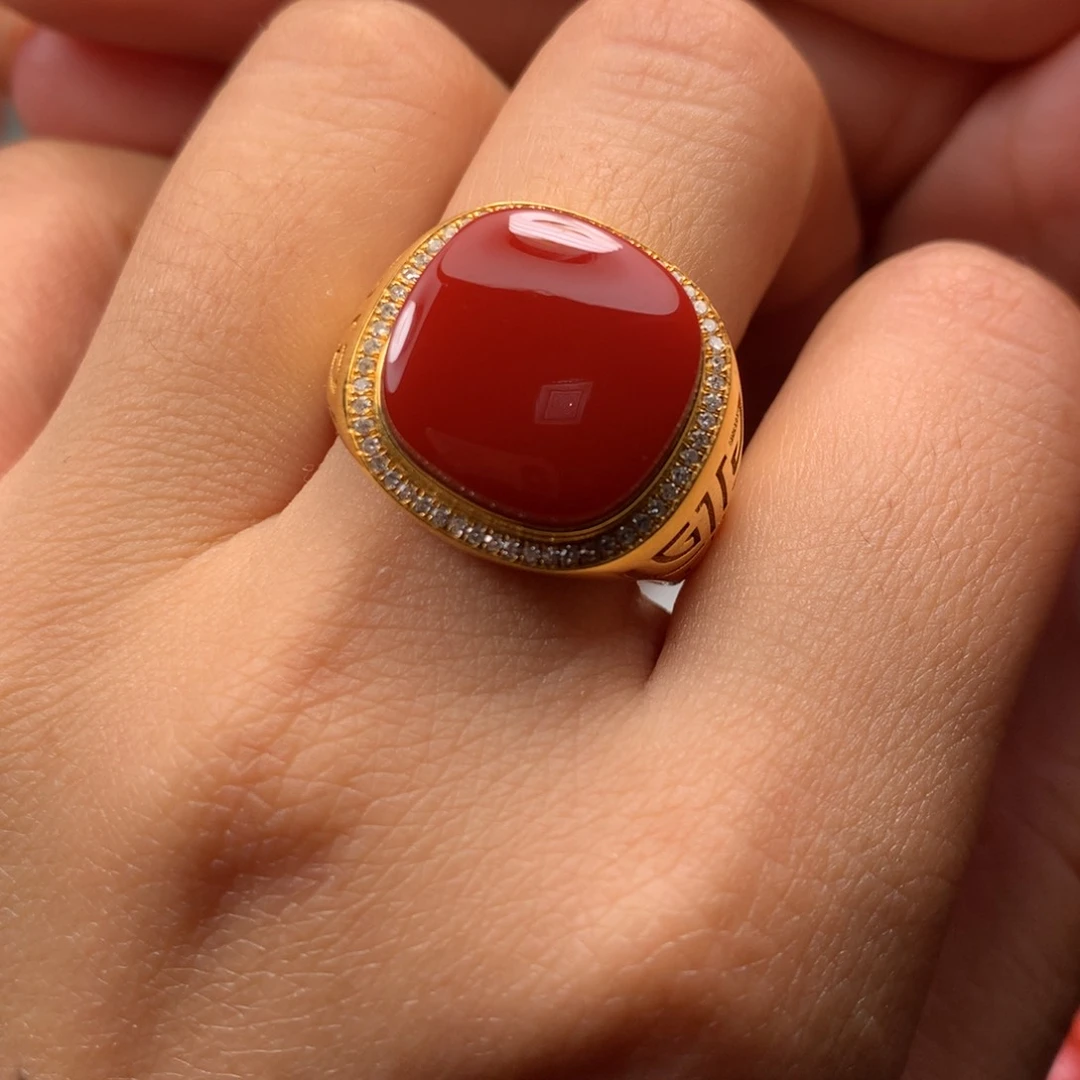 18K金镶嵌戒指南红玛瑙