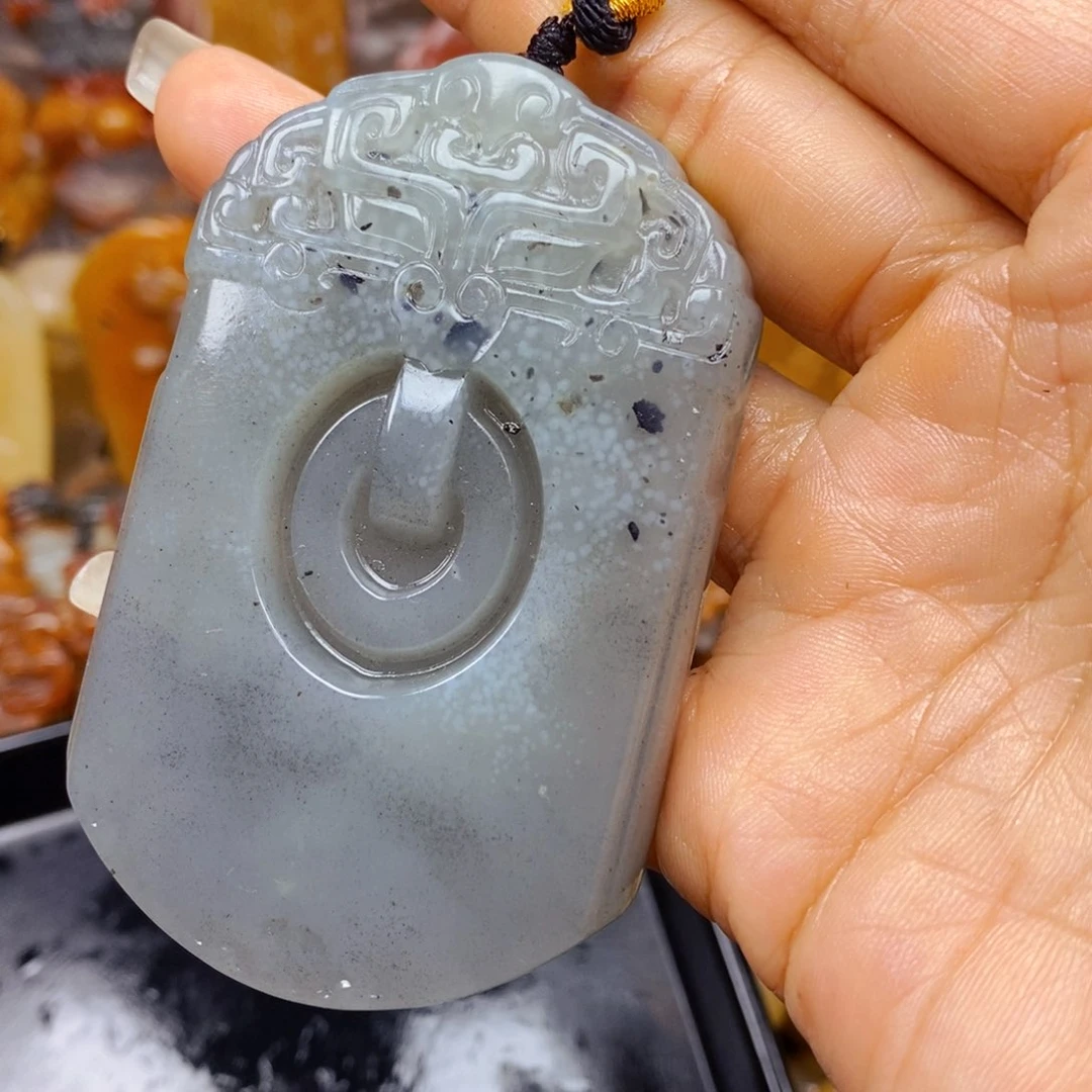 石英质玉（黄龙玉）未镶嵌颈饰