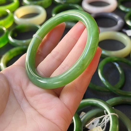 和田玉（碧玉）未镶嵌手镯