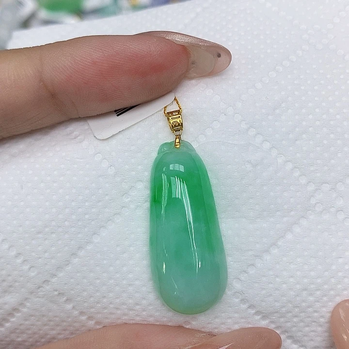 颈饰18K金镶嵌翡翠