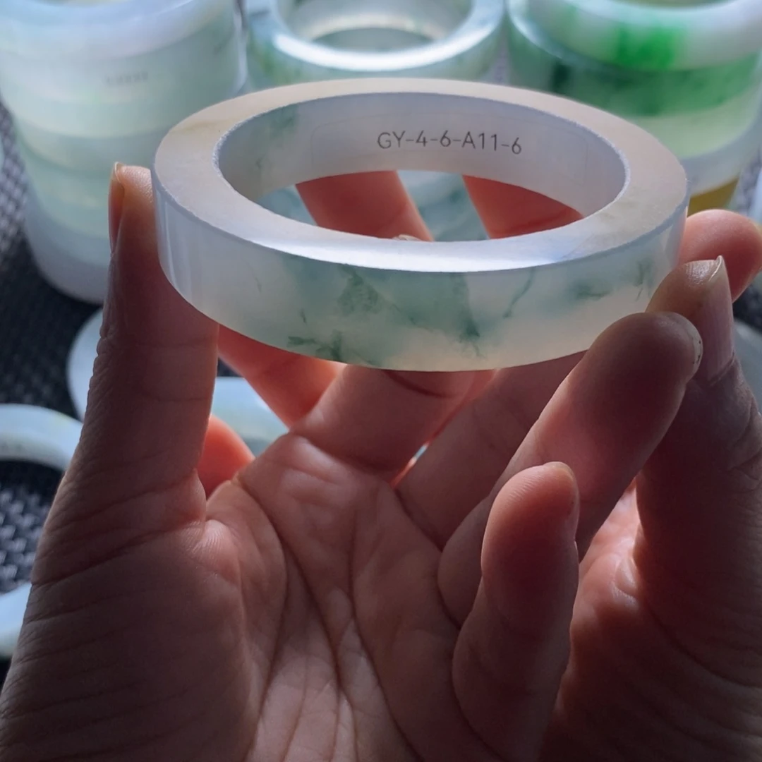 定制翡翠手镯未镶嵌同**业