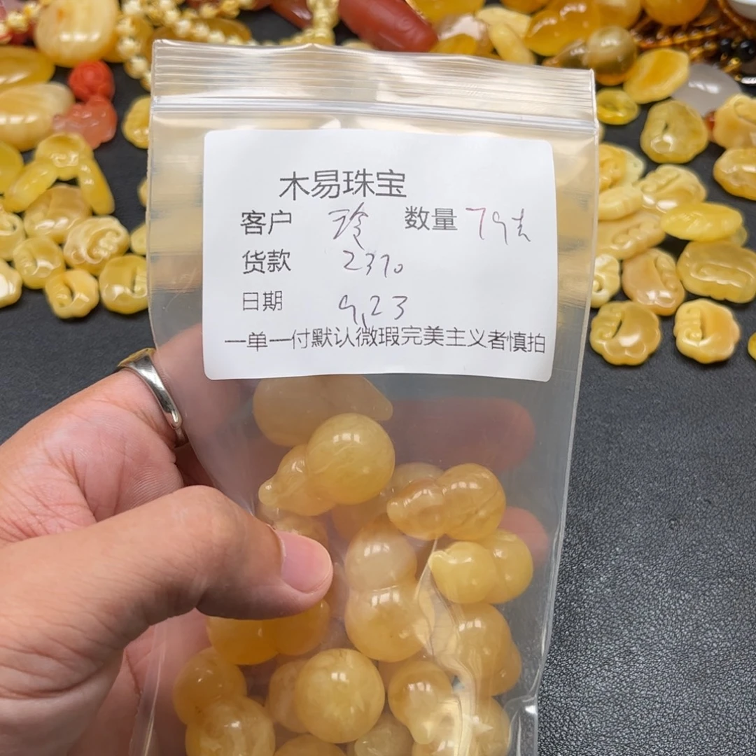 玲***儿未镶嵌配饰南红玛瑙
