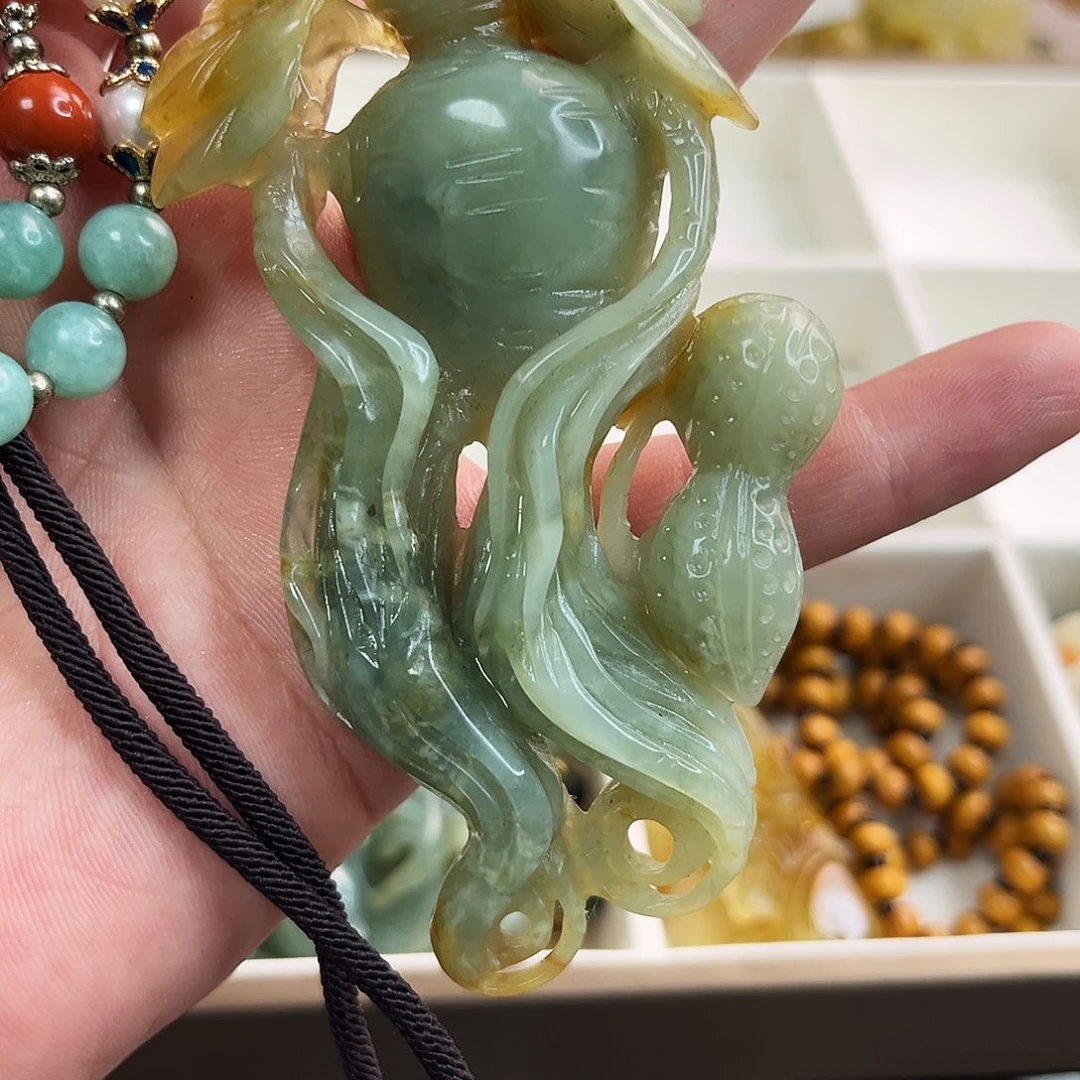 蛇纹石玉颈饰未镶嵌