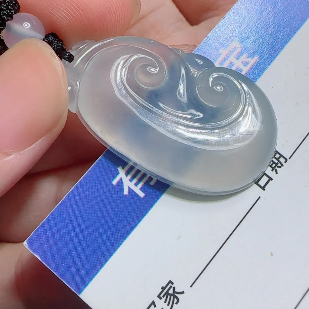 翡翠未镶嵌颈饰如意