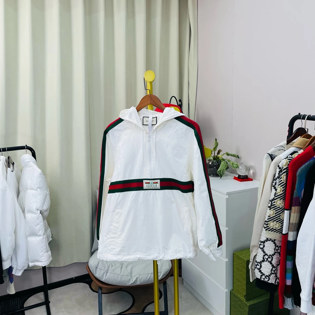 99新 GUCCI/古驰 白色半拉链红绿冲锋衣 44码