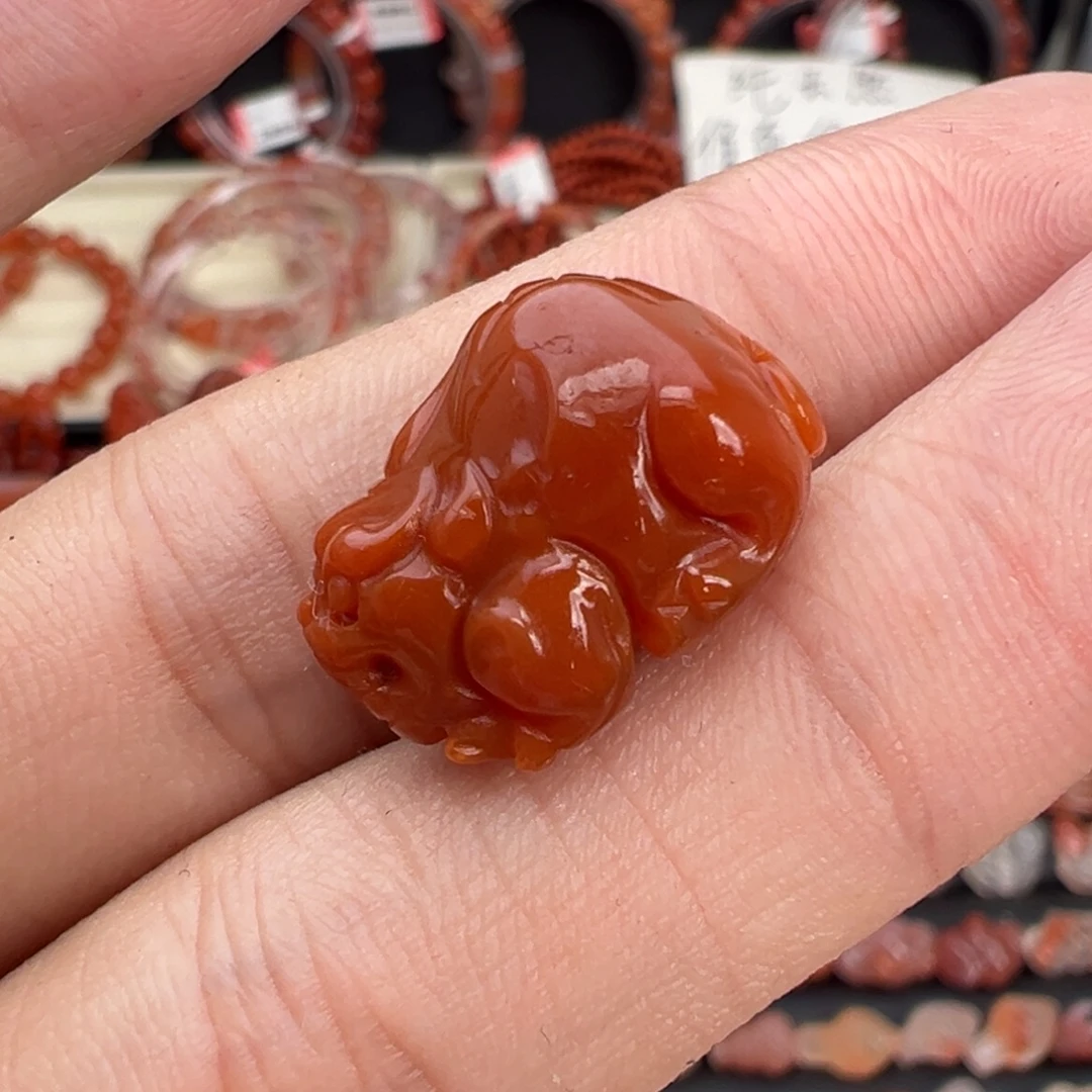 南红玛瑙未镶嵌颈饰貔貅