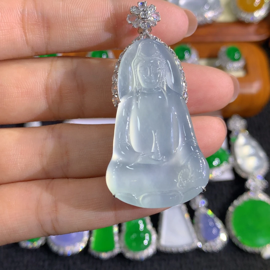 翡翠18K金镶嵌颈饰