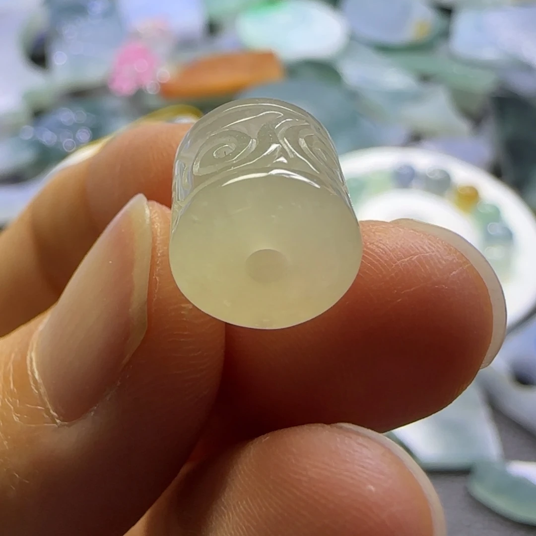 翡翠未镶嵌颈饰定制