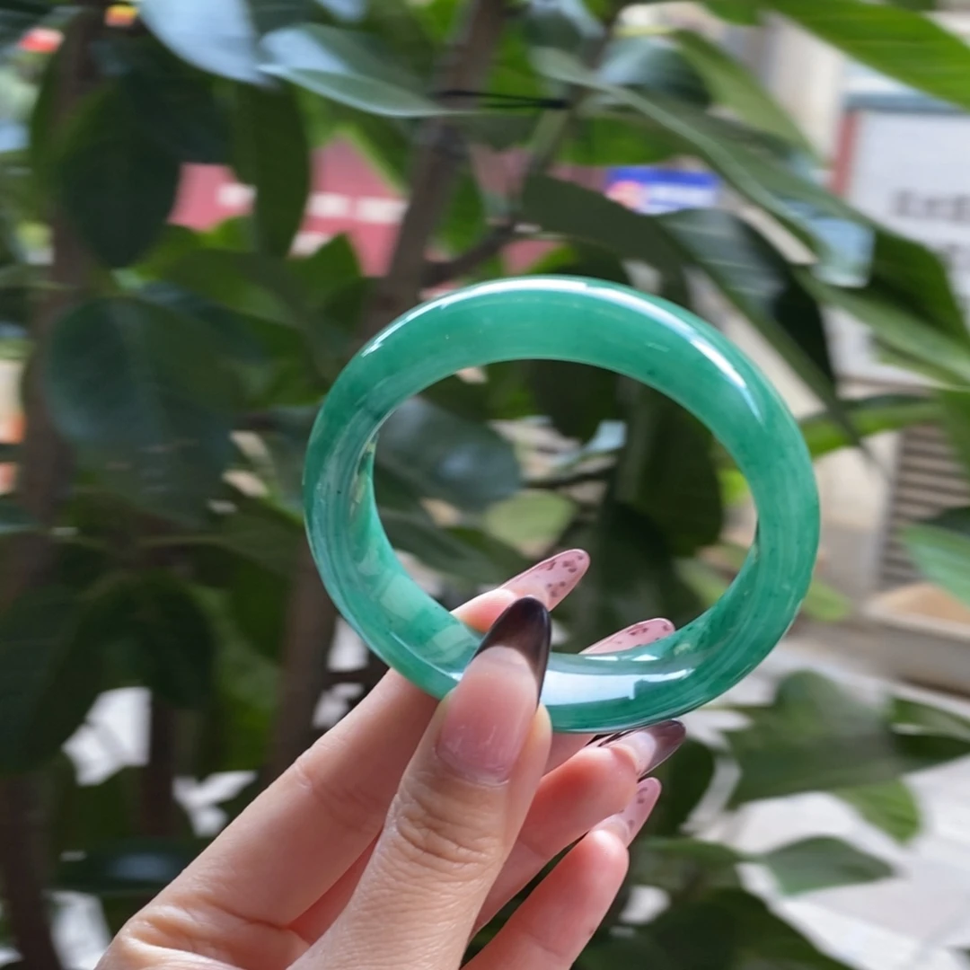 未镶嵌手镯石英岩玉