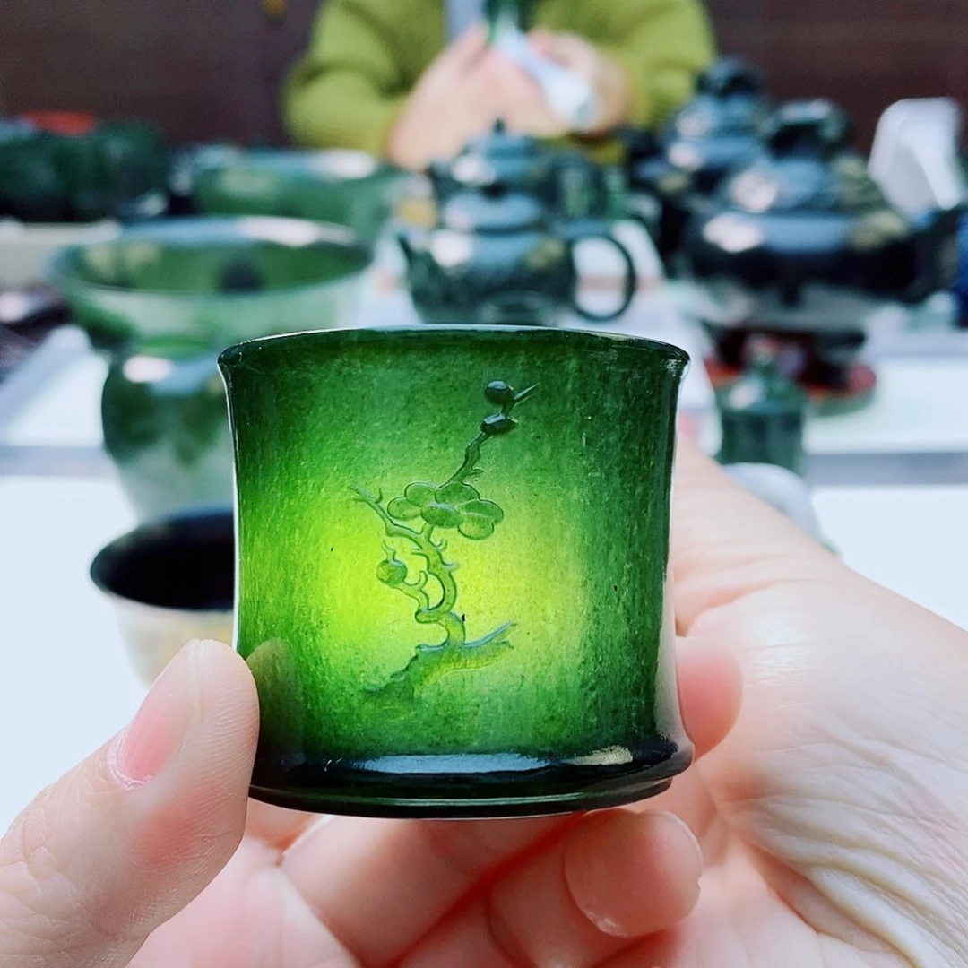 未镶嵌和田玉摆件微瑕