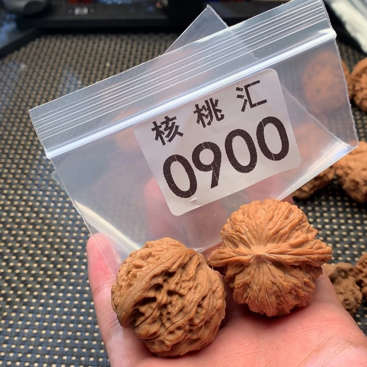 文玩核桃吊坠磨铁