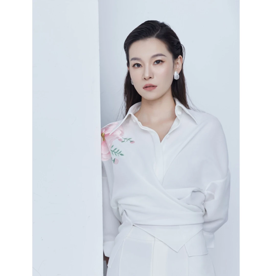 LADYPOWER《芳华灼灼》--粉色绣花衬衫  70210A