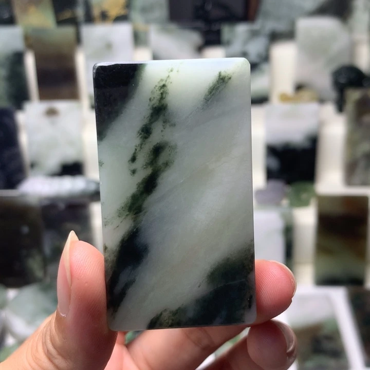 独山玉未镶嵌颈饰