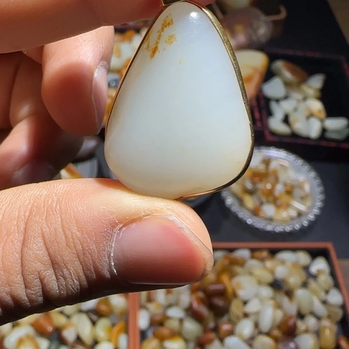 和田玉颈饰未镶嵌15.2克