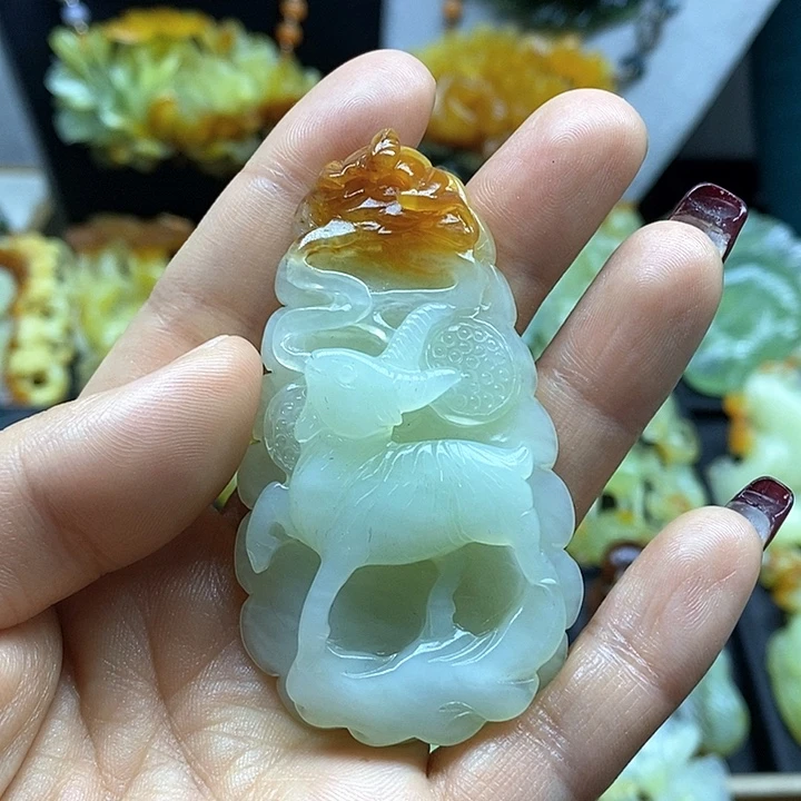 蛇纹石玉挂件未镶嵌