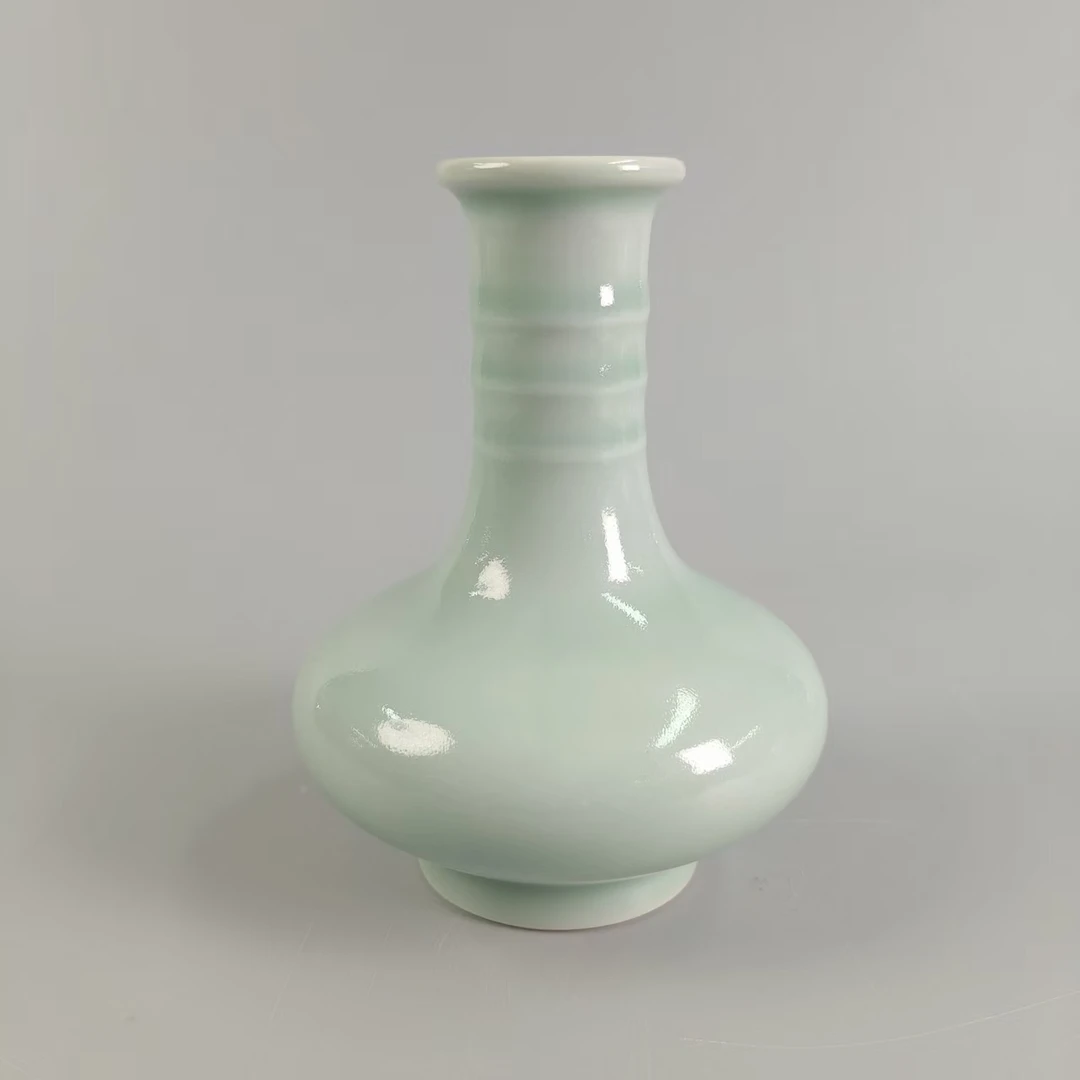 粉青旋纹小赏瓶4080058