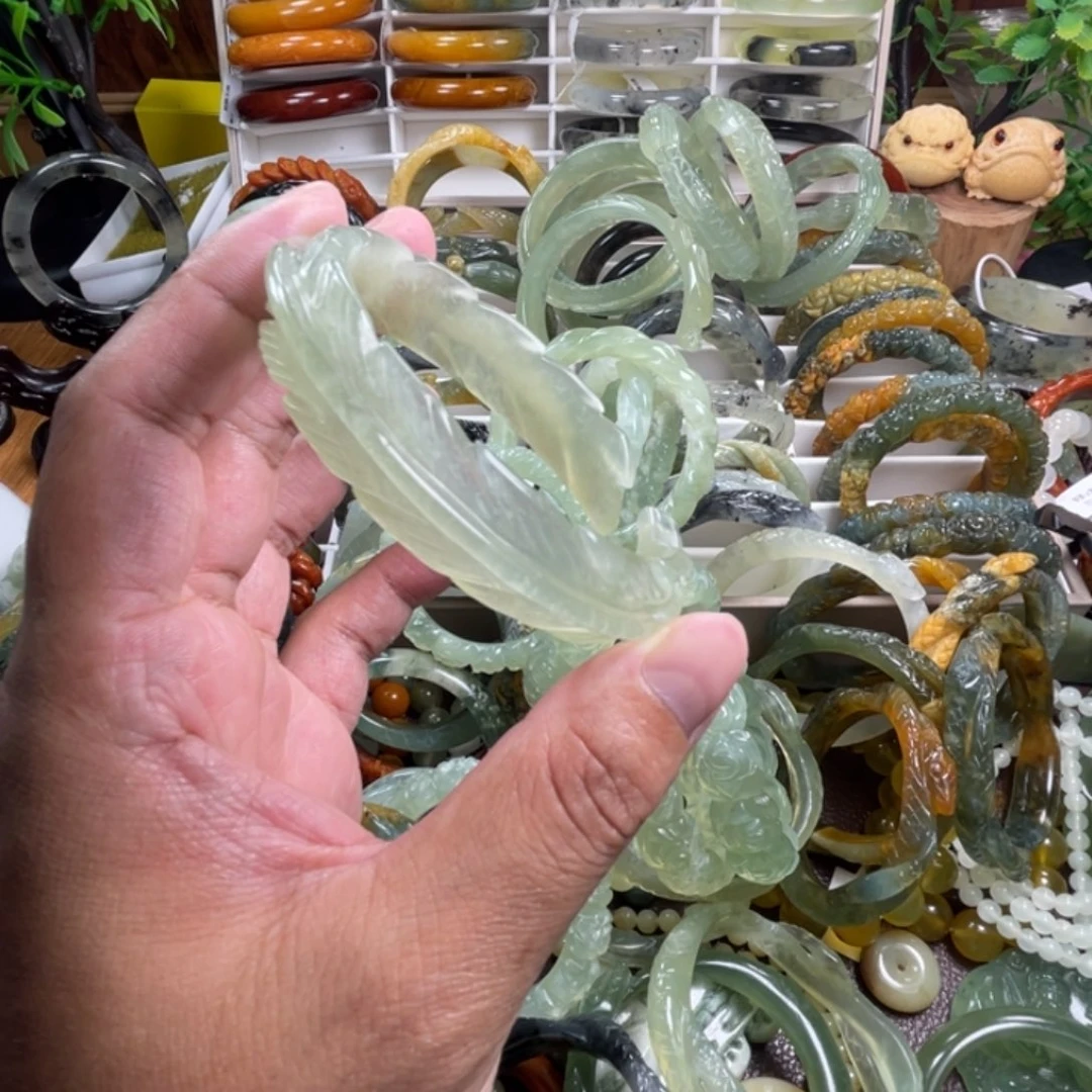 未镶嵌蛇纹石玉手镯三**士