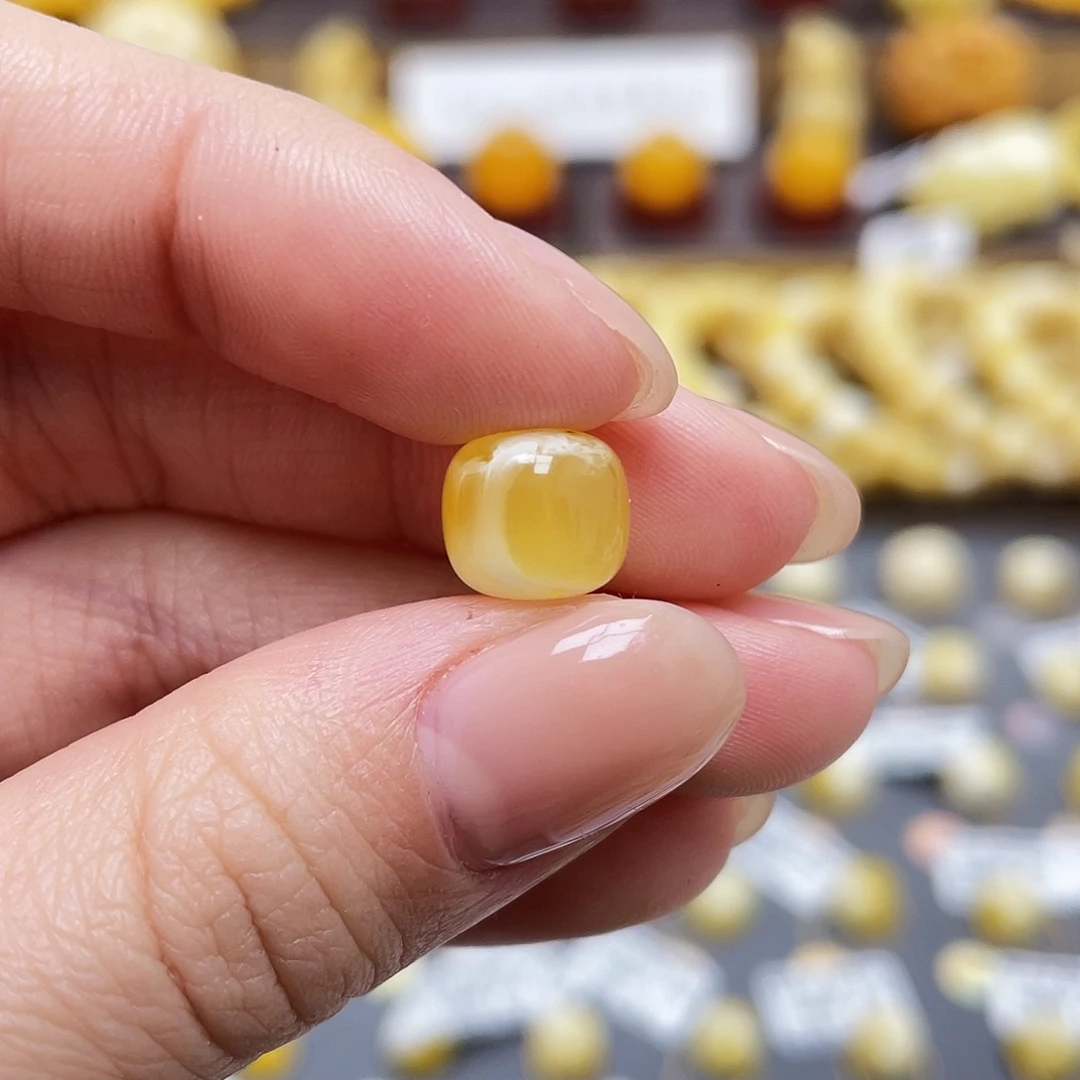 琥珀裸石未镶嵌蜜蜡老型9.5*8.6mm微瑕
