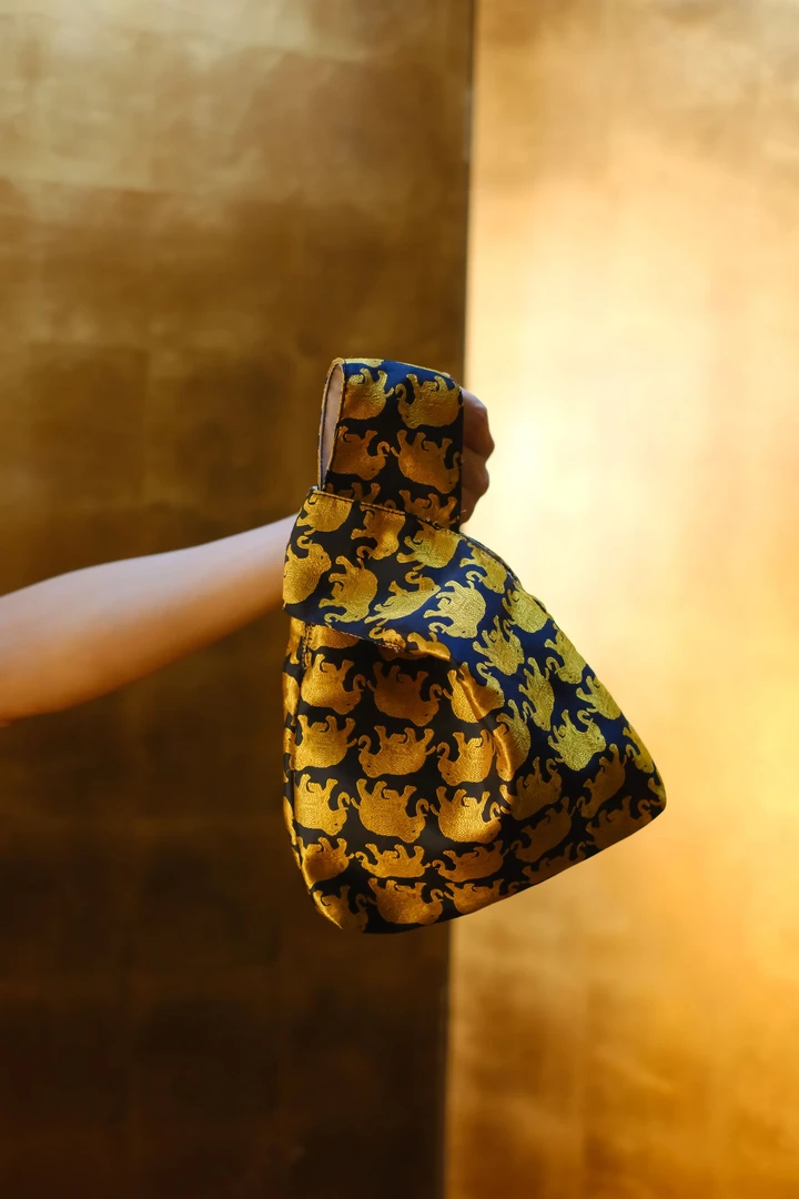 伴斤茶舍  黑地金象手腕包   新中式复古喝茶饮茶