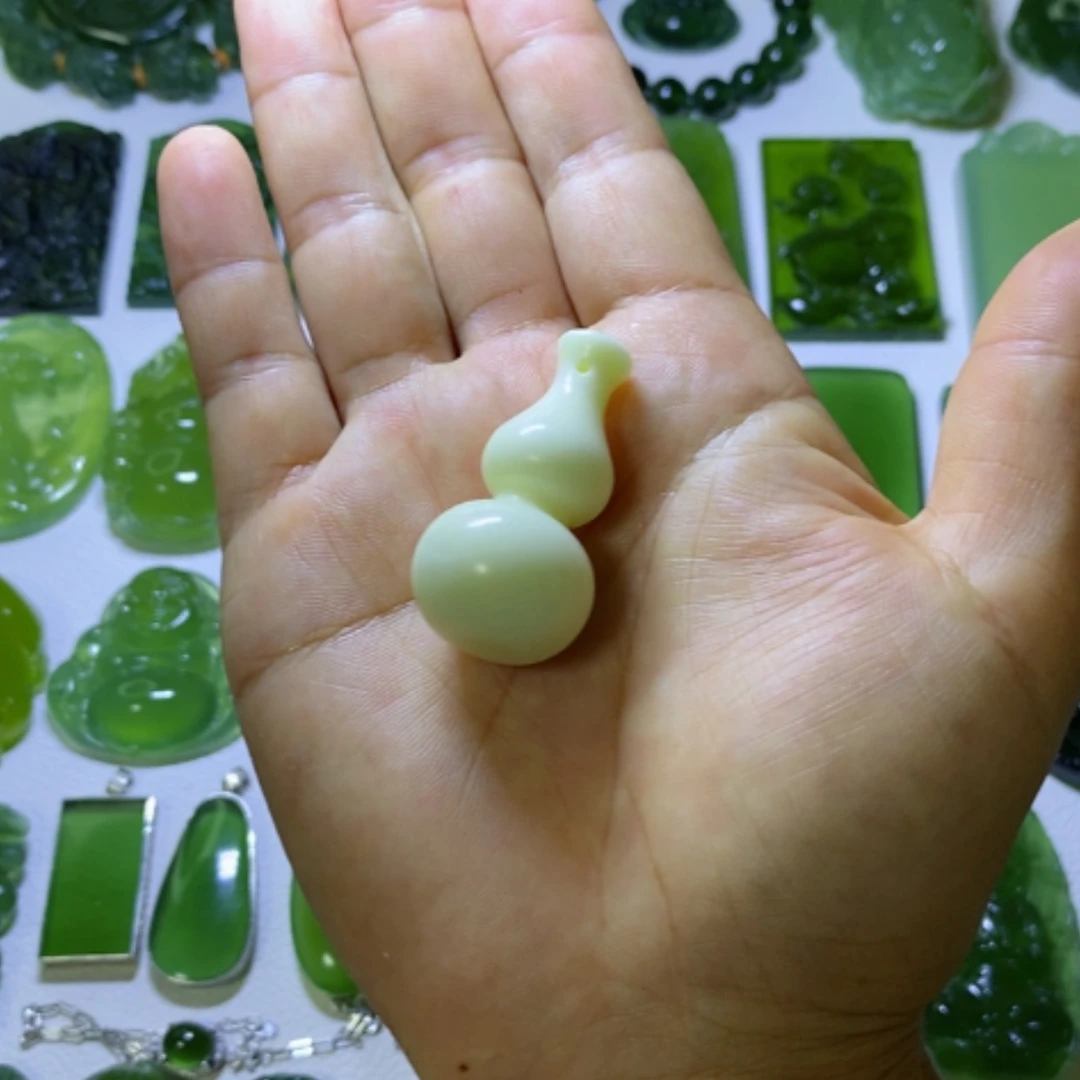 【闪购商品】蛇纹石玉未镶嵌颈饰