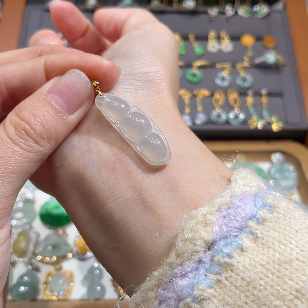 翡翠颈饰18K金镶嵌冰豆