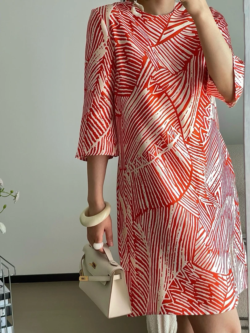 轻职风休闲风极简风喇叭袖连衣裙百搭圆领气质显瘦