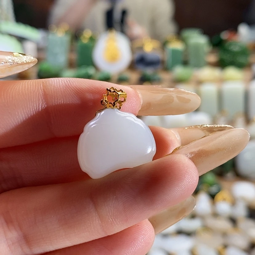 【闪购商品】和田玉吊坠18K金镶嵌