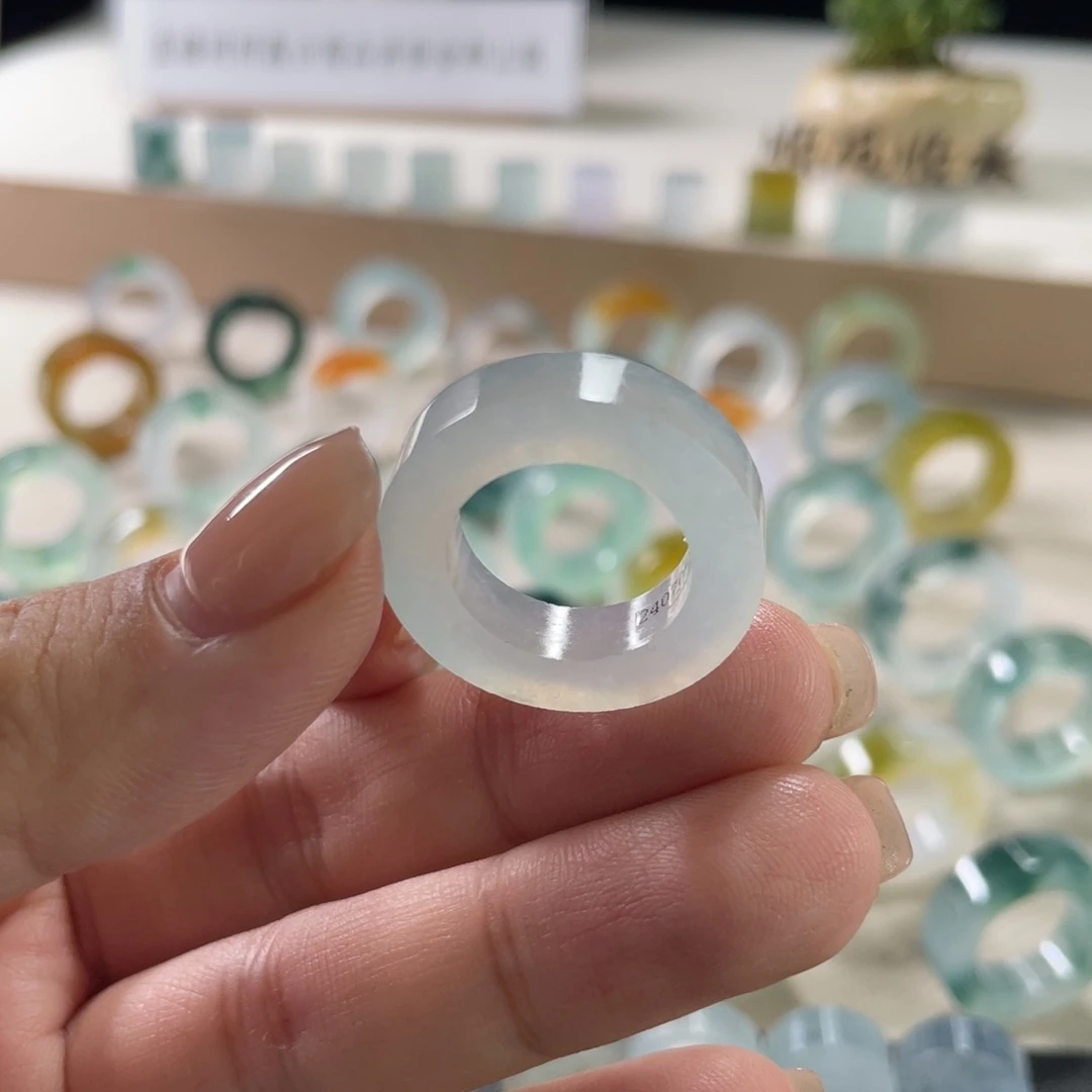 定制翡翠未镶嵌浅晴