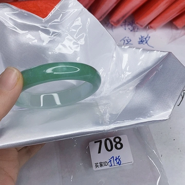 翡翠未镶嵌手镯一图一物实物为准（微瑕处理）
