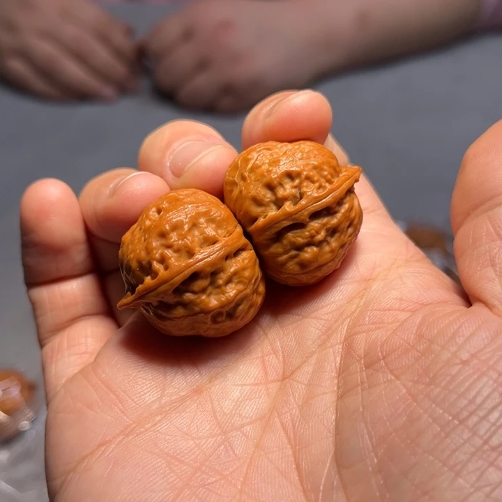 文玩核桃把件三角元宝8363