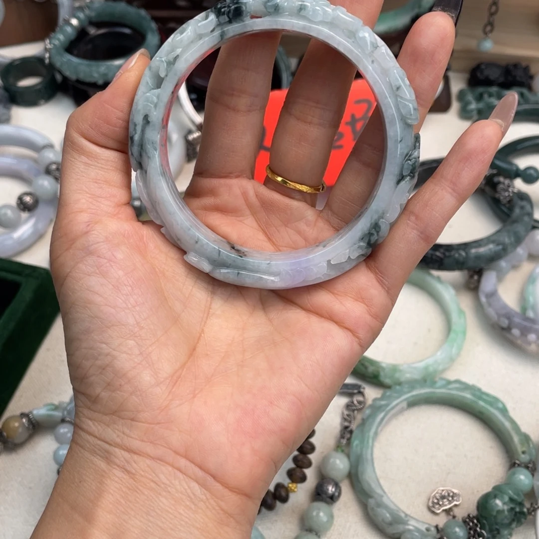 筱***狸翡翠未镶嵌手链手镯