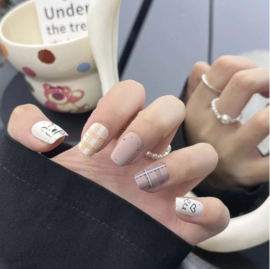 新年爆磨砂小狗1.5cm短方手工穿戴甲