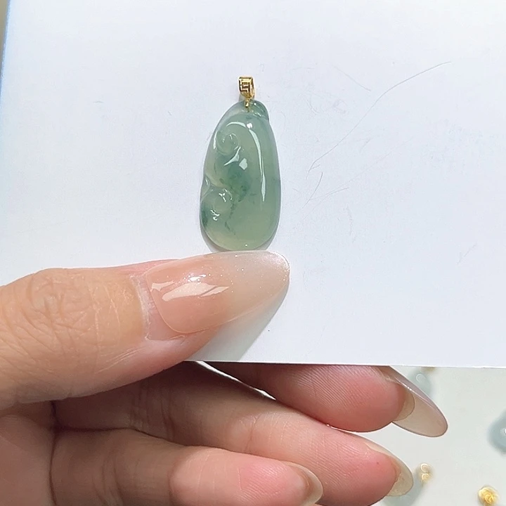 翡翠18K金镶嵌颈饰