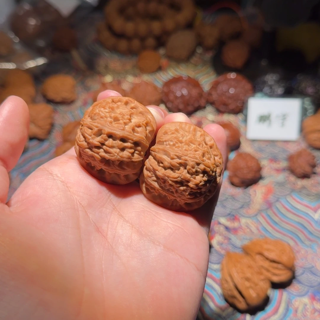 把件文玩核桃1668号40球白狮子文玩核桃