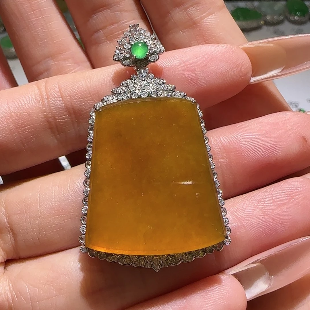【闪购商品】颈饰18K金镶嵌翡翠天然